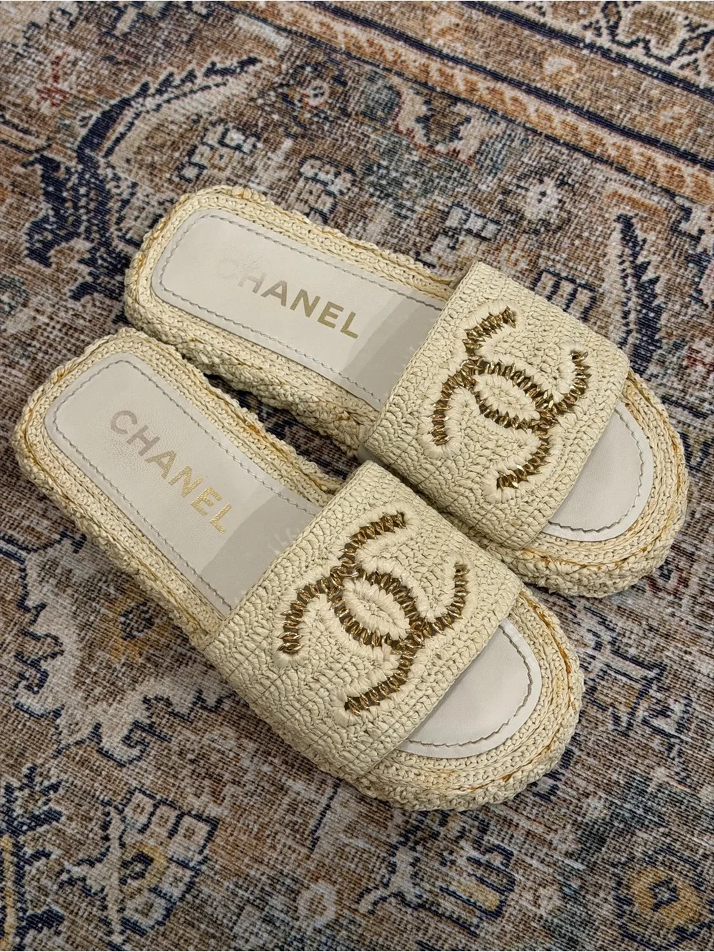 Chanel 21C Light Beige Raffia Mule Slides